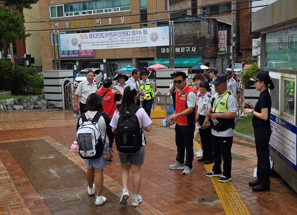 비산2·3동 초등학교 등·하굣길 합동안전점검 실시. 사진=대구서부경찰서 제공