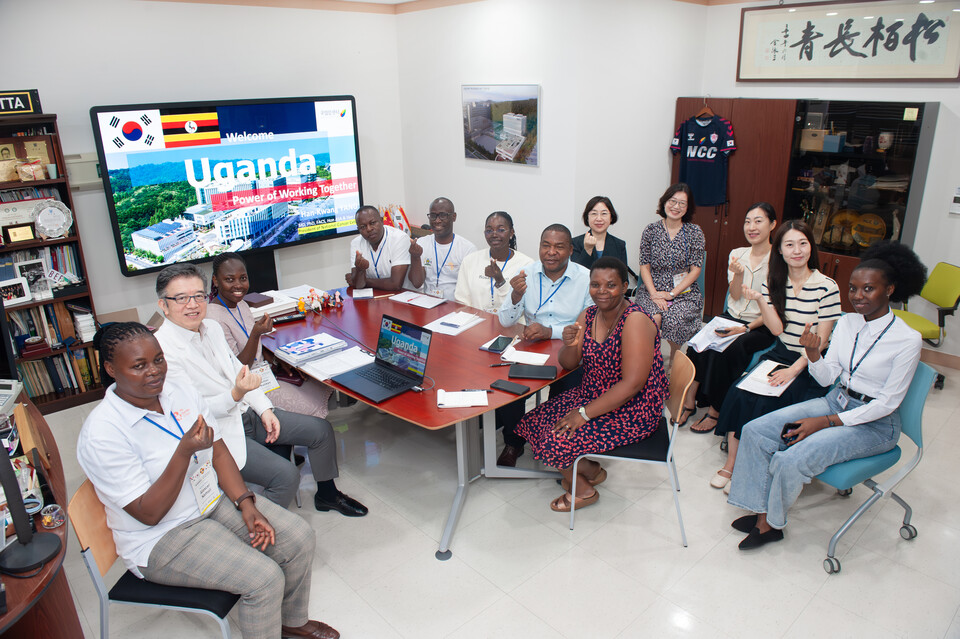 국립암센터가 우간다 보건의료 인력을 초청해 암 관리 연수를 진행했다./국립암센터 제공
