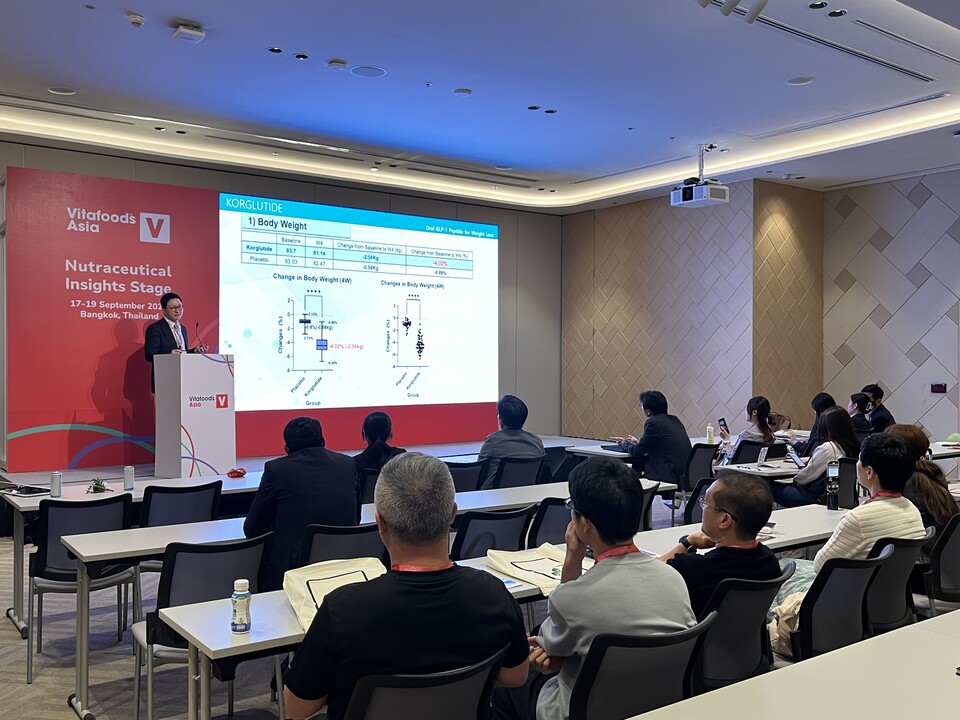 케어젠이 Vitafoods Asia 2025서 코글루타이드 4주차 중간 임상 결과 데이터를 공개했다./케어젠 제공