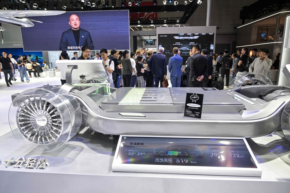 지난 4월 24일 상하이 모터쇼에서 선보인 CATL 배터리./ AFP 연합뉴스 제공