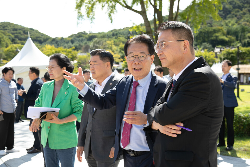 출범식에는 백현종 대표의원을 비롯해 유영두 위원장, 이한국 수석정책위원장, 윤재영 제1정책위원장, 오세풍 제6정책위원장 등 국민의힘 소속 도의원들이 참석해 사업 추진 의지를 다졌다./ 경기도의회 국민의힘 제공