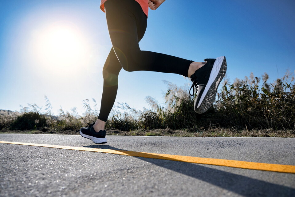 매년 달리는 사람이 늘어나고 있지만 전문가들은 러닝으로 발생할 수 있는 질환을 주의해야 한다고 조언한다. 러닝과 가장 밀접한 부상 부위는 바로 ‘발과 발목’이다. /클립아트코리아