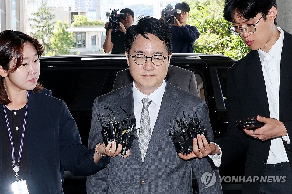 심우정 전 검찰총장이 21일 서울고검에 마련된 조은석 내란특별검사팀 사무실에 윤석열 전 대통령 구속 취소 당시 즉시항고를 하지 않은 경위와 관련 조사를 위해 피고발인 신분으로 출석하고 있다. /연합뉴스