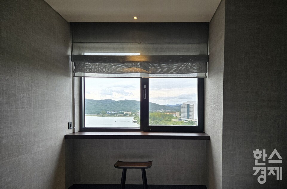 소노캄 경주 일부 객실 내 '사색의 창' 공간. /박종민 기자