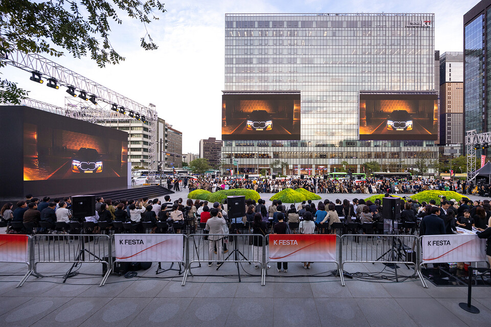 BMW 코리아, 하이엔드 여성 의류 브랜드 미스지콜렉션의 2026 S/S 컬렉션에 공식 파트너로 참여./BMW 코리아