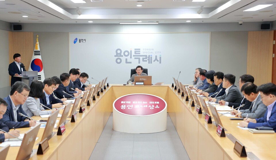 용인특례시(시장 이상일)는 22일 시청 영상회의실에서 ‘2026년 주요업무추진계획 보고회’를 열고 내년도 핵심 정책 방향을 논의했다./ 용인특례시 제공