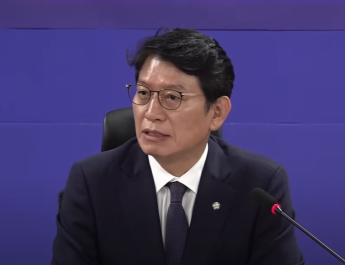 더불어민주당 조인철 보이스피싱 태스크포스 간사가 25일 국회에서 열린 보이스피싱 대책 TF 발대식 및 당정협의 후 브리핑을 하고 있다. /유튜브 갈무리