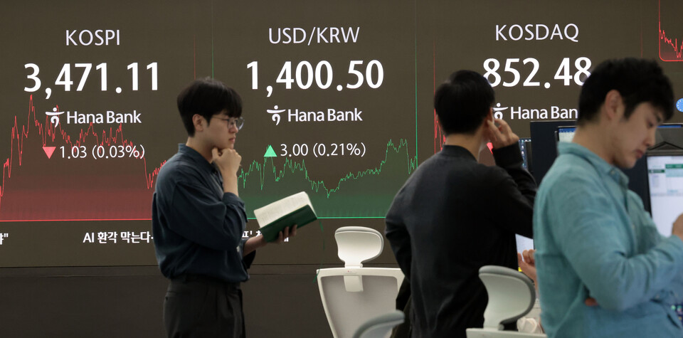 코스피가 25일 전장보다 1.03포인트(0.03%) 내린 3471.11에 거래를 마쳤다. /사진=연합뉴스