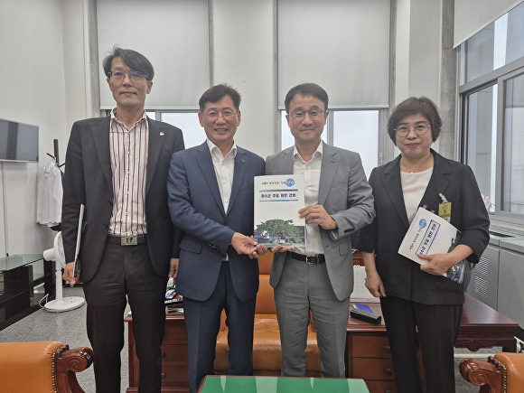 최훈식 장수군수가 국회를 찾아 상임위원장들과 핵심 의원을 잇따라 만나며 국가예산 확보를 위한 ‘발품행정’에 나섰다./장수군