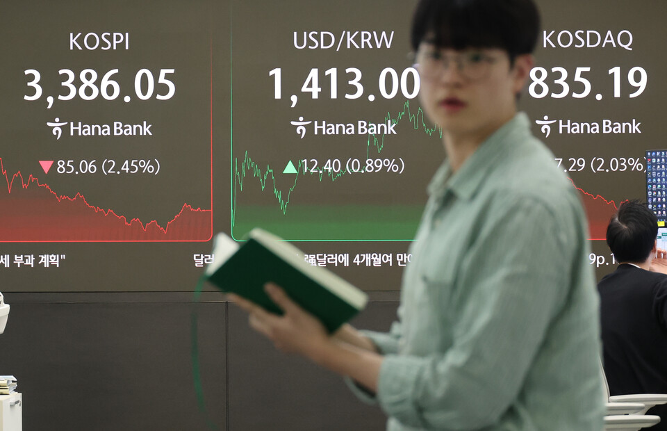 코스피가 26일 전장 대비 85.06포인트(2.45%) 내린 3386.05에 장을 마쳤다. /사진=연합뉴스