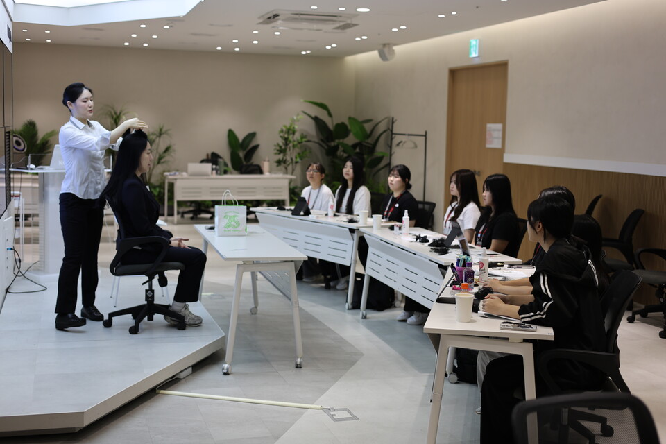 곤지암리조트 서비스 아카데미가 특성화고 고등학생 대상 서비스 기본 교육 프로그램을 실시한다. /곤지암리조트 제공