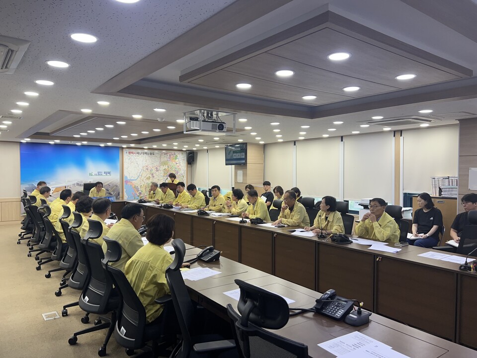평택시(시장 정장선)는 28일 국가정보자원관리원 화재로 행정정보시스템 일부가 중단되자 즉각 재난안전대책본부를 꾸리고 대응체제에 돌입했다./ 평택시 제공