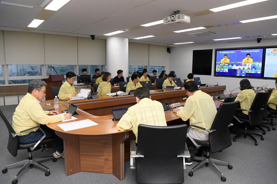 강기정 광주광역시장이 28일 오후 시청 재난상황실실에서 VIP 주재로 열린 국가정보자원관리원 대전센터 화재에 따른 중앙재난안전대책본부 회의에 참석하였다. /사진=광주광역시