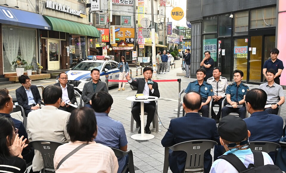 조 시장은 “부천역은 시민 모두의 공간”이라며 “시민이 안심하고 찾을 수 있는 공간으로 회복시키고, 지역 상권을 되살리기 위해 행정력을 총동원하겠다”고 강조했다./ 부천시 제공