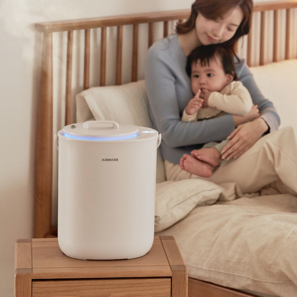 에어메이드가 물탱크 자동 세척 시스템과 AI 습도 조절 기능을 탑재한 신제품 ‘THE 위대한 가습기 2.0’을 출시했다./에어메이드