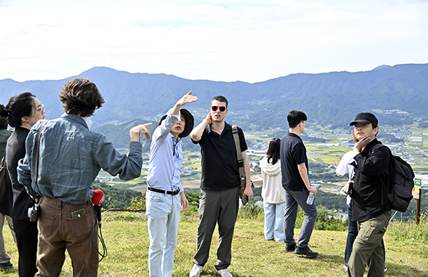 행정안전부와 산림청이 공동으로 주관하는 ‘외신기자 프레스투어’가 지난 26일 장수군 일원에서 개최했다./장수군