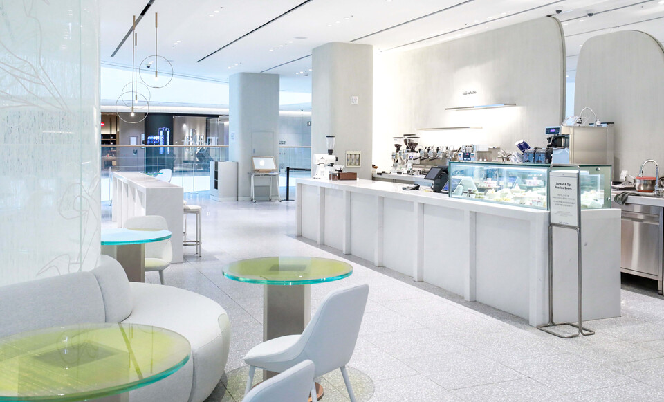 카페 틸화이트 전경 / 현대백화점 제공