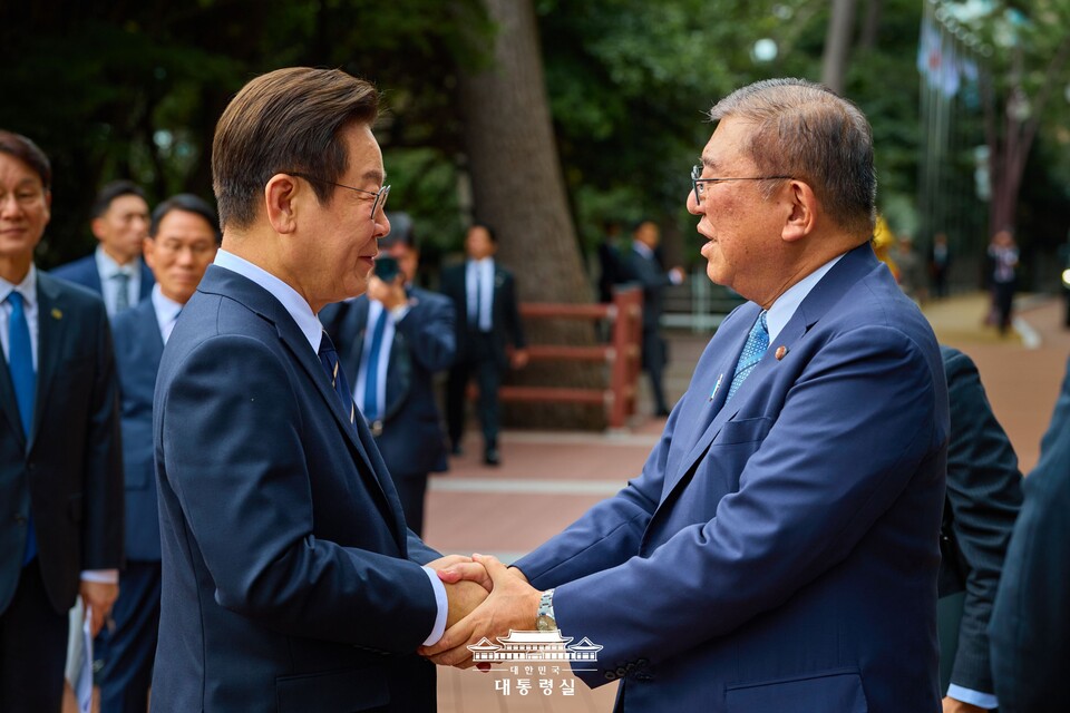 부산 에이펙(APEC) 나루공원 '한·일 정상 산책. 사진=대통령실 자료