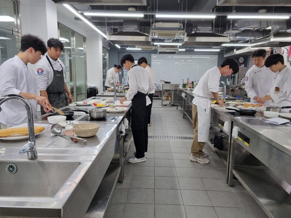 광주시교육청 관내 직업계 고교의 실습장면. /사진=광주시교육청