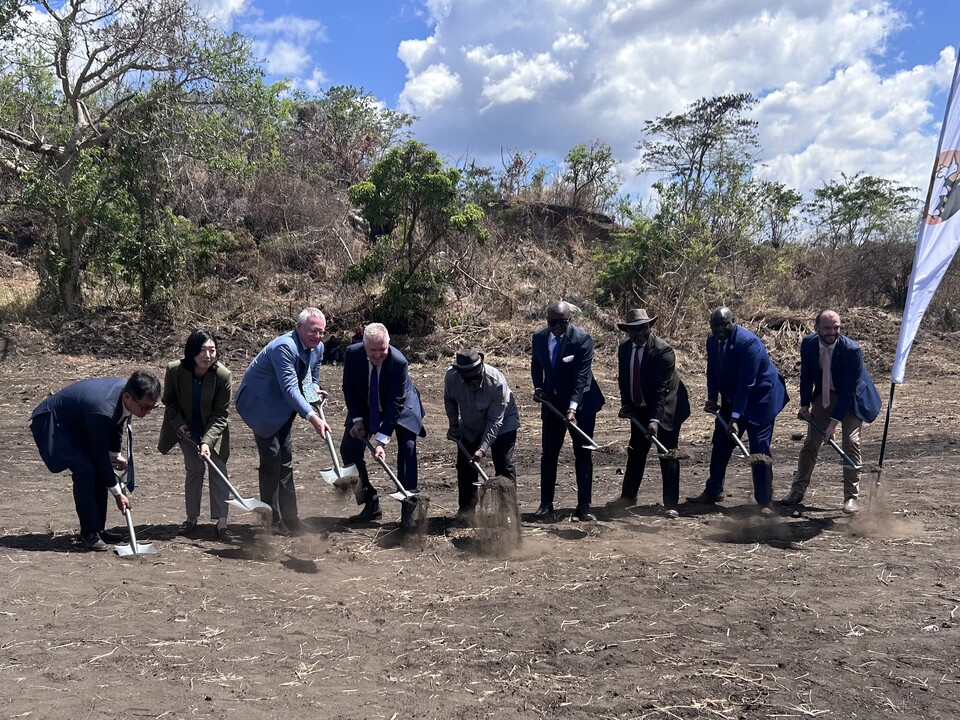 포스코인터내셔널이 지난 9일(현지시간) 탄자니아 모로고로주 울랑가 지역에 위치한 마헨게 흑연 광산에서 착공식을 가졌다./포스코인터내셔널