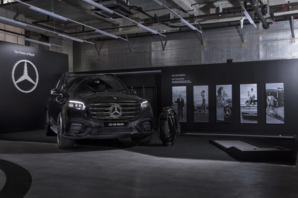 브랜드 팝업 공간 ‘스튜디오 블랙'에 전시된  'GLS 450 4MATIC'의 모습./메르세데스-벤츠 코리아