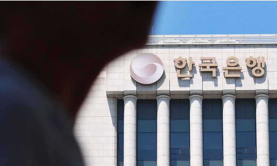 | 한스경제=이철규 기자 |더딘 내수경기 회복세와 미국의 금리 인하 전환으로 한국은행의 기준금리 인하 기대감이 높아지고 있지만, 10월 23일 예정된 한국은행의 기준금리 인하는 그리 쉽지 않아 보인다. /연합뉴스