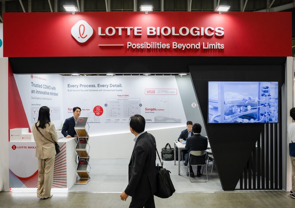 롯데바이오로직스 '바이오 재팬 2025' 홍보 부스. /롯데바이오로직스 제공