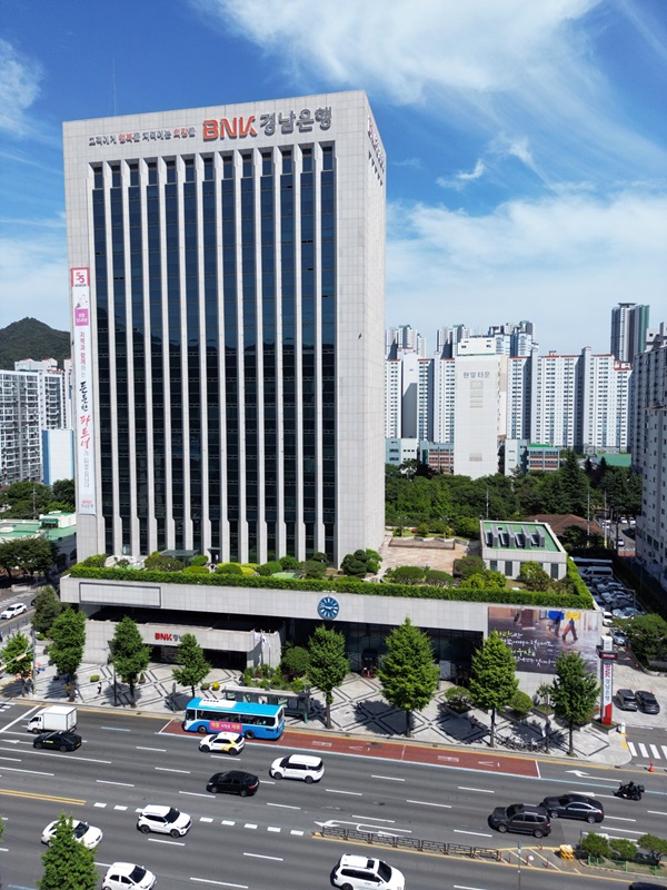 BNK경남은행이 오는 31일까지 ‘2025년 미수령연금·장기미거래 신탁 찾아주기 캠페인’을 실시한다고 10일 밝혔다. /BNK경남은행 제공