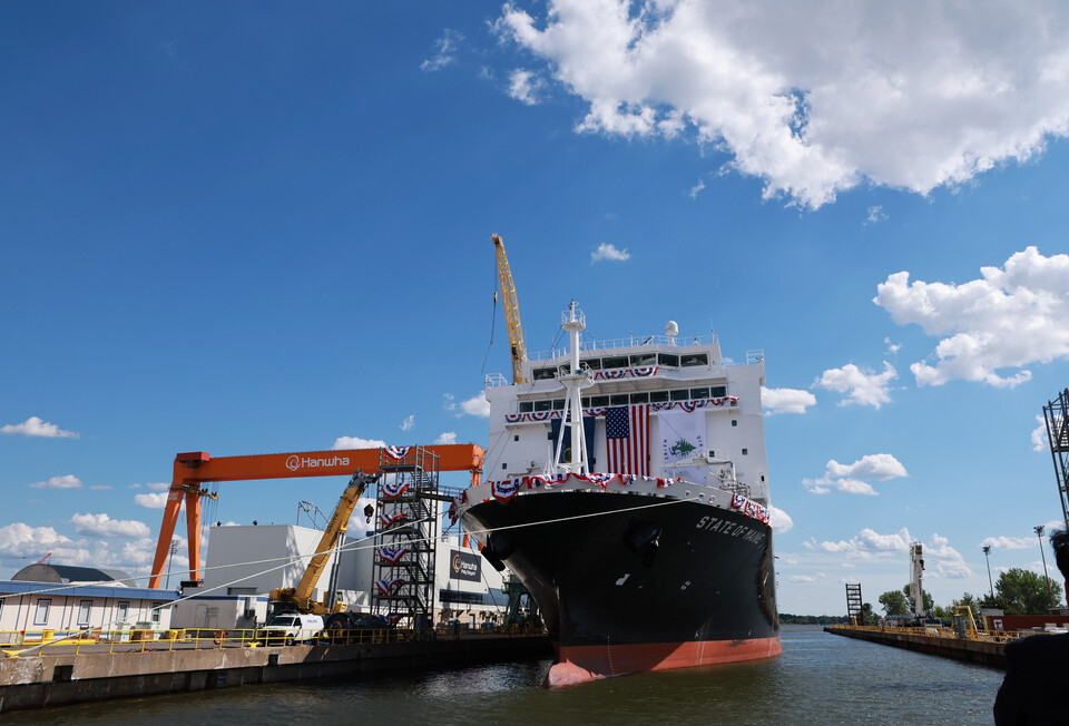 미국 필라델피아의 한화필리조선소 안벽에 접안돼 있는 미 해양청 발주 국가 안보 다목적 선박(NSMV) ‘스테이트 오브 메인’호./연합뉴스