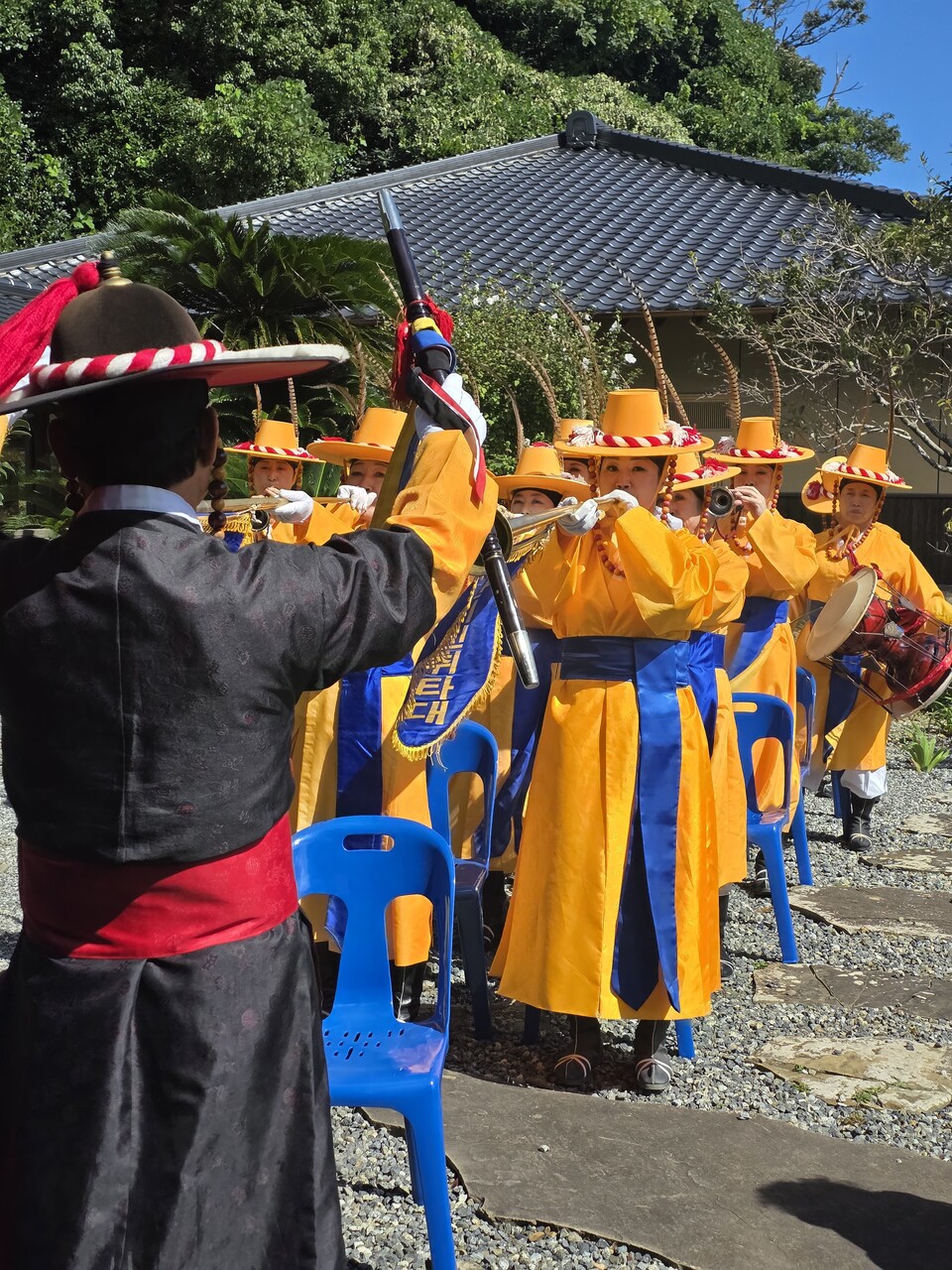 대마도 황룡사 1주년 개원 법회, 부산시민취타대 축하 퍼레이드 모습. 사진=이승렬 기자