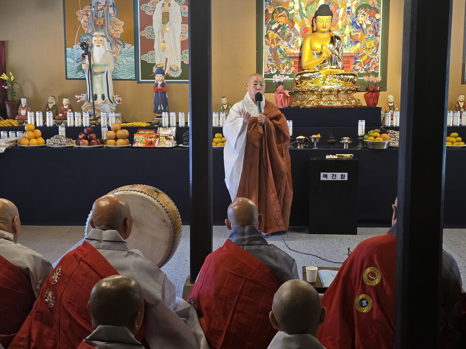대마도 황룡사 주지 보혜 스님이 인사말을 하고 있는 모습. 사진=이승렬 기자