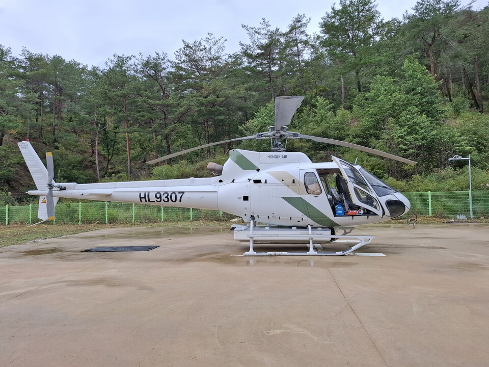 울진군, 산불 진화 헬기 모습 .사진=울진군 제공