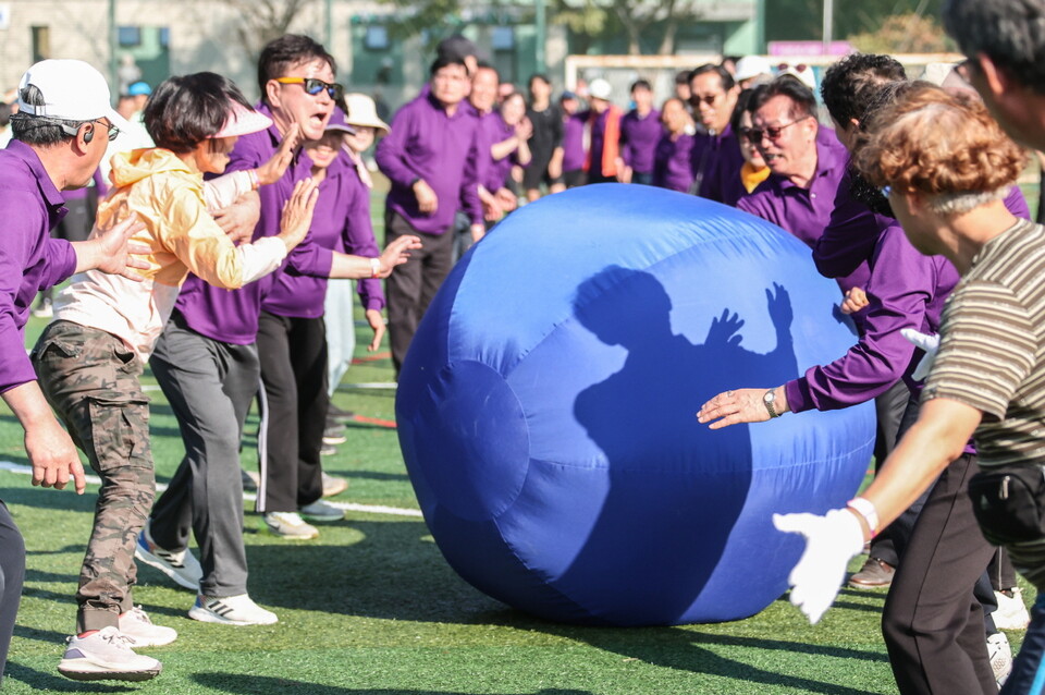 의왕시(시장 김성제)는 오는 10월 18일 부곡체육공원에서 ‘제37회 의왕시 시민의 날 기념식 및 한마음 명랑운동회’를 개최한다고 밝혔다./ 의왕시 제공