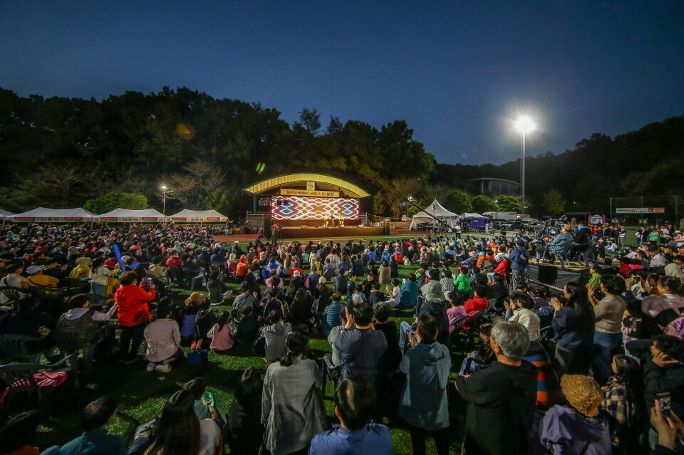 김성제 시장은 “시민의 날 행사가 세대 간 소통과 시민 화합의 장이 되길 바란다”며 “시민들이 함께 웃고 즐기며 의왕의 자긍심을 높이는 뜻깊은 하루가 되길 기대한다”고 말했다./ 의왕시 제공
