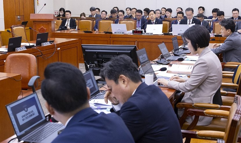 14일 국회에서 기획재정위원회의 2025년도 기획재정부 조세 분야 국정감사가 열리고 있다. /연합뉴스