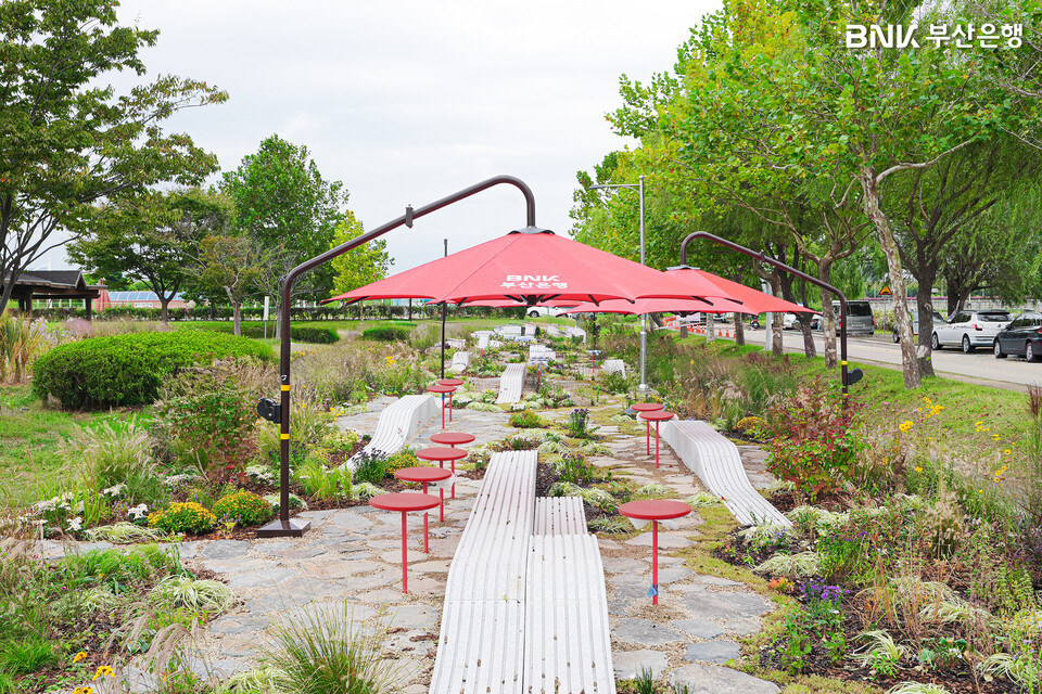BNK부산은행, 삼락생태공원에 ‘부산은행 기업정원’ 조성. 사진=BNK부산은행