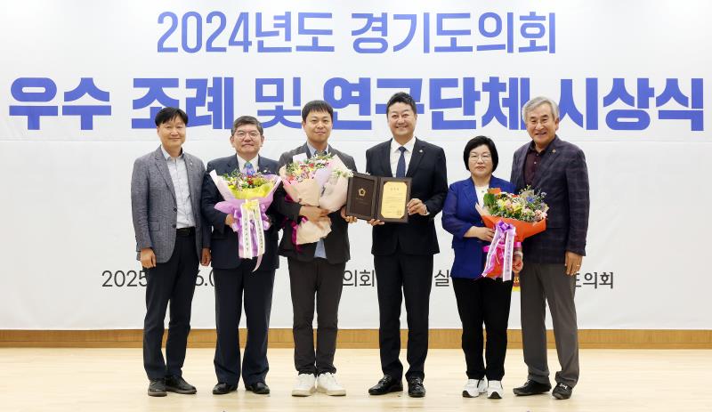 유영일 의원은 AI 시대 대비와 전통시장 보존 등 다양한 요구를 균형 있게 반영하는 정책의 필요성을 언급하며, 향후 더 큰 책임을 맡아 안양시 전반의 발전을 이끌 가능성을 암시했다./ 경기도의회 제공