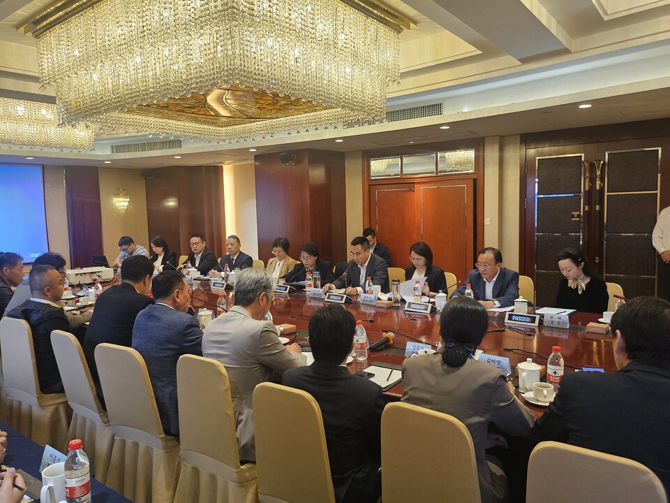 회담과 만찬이 진행된 현지 행사장에서는 화성시의회 의원들과 장민기 화성시 문화체육특보 등이 자리를 함께해 교류의 상징성을 높였다./ 김두일 기자