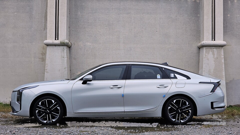 기아 '더 뉴 K8 하이브리드'의 측면./곽호준 기자