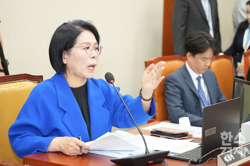 8일 서울 여의도 국회에서 과학기술정보방송통신위원회 전체회의가 열리고 있다. 최민희 위원장이 회의를 주재하고 있다. /최대성 기자 dpdaesung@sporbiz.co.kr 2025.05.08.