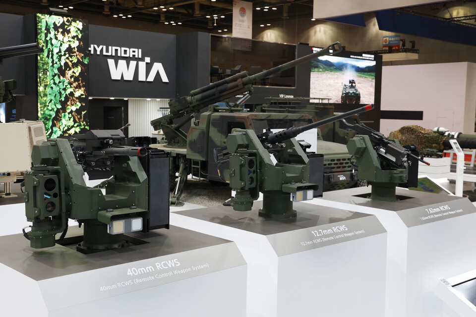 현대위아가 20일 경기 고양시 킨텍스에서 개막한 ‘서울 국제 항공우주 및 방위산업 전시회 2025(ADEX 2025)’에서 공개한 원격사격통제체계(RCWS‧Remote Control Weapon System)의 모습./현대위아