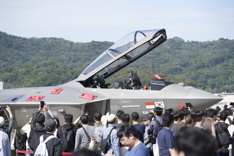 ADEX 2025 KF-21 지상 전시./KAI