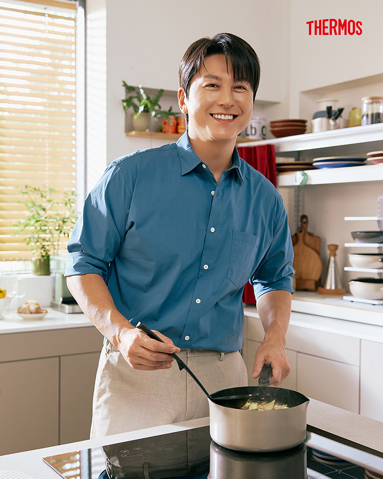 써모스 ‘듀라코어 논스틱 멀티쿡팬’ 류수영 모델컷./써모스코리아