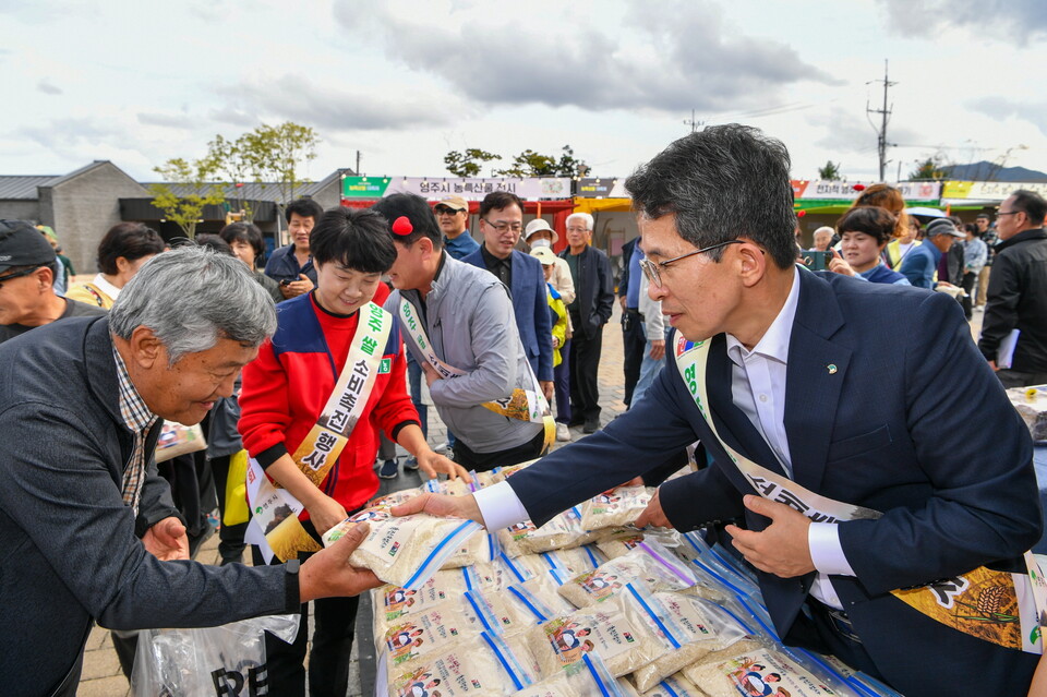 (사)한국여성농업인영주시연합회 ,영주쌀 소비촉진 행사 개최 .사진\영주시 제공