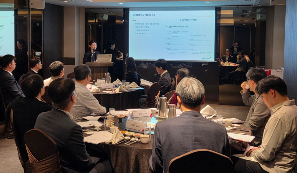 김태영 뉴로핏 임상연구 이사가 tDCS 솔루션 혁신의료기술 근거창출연구 목표를 설명하고 있다. /뉴로핏 제공