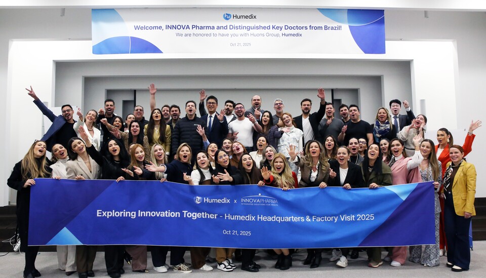 휴메딕스의 브라질 협력사인 이노바 임직원과 브라질 의료진들이 판교 본사를 방문했다./휴메딕스 제공