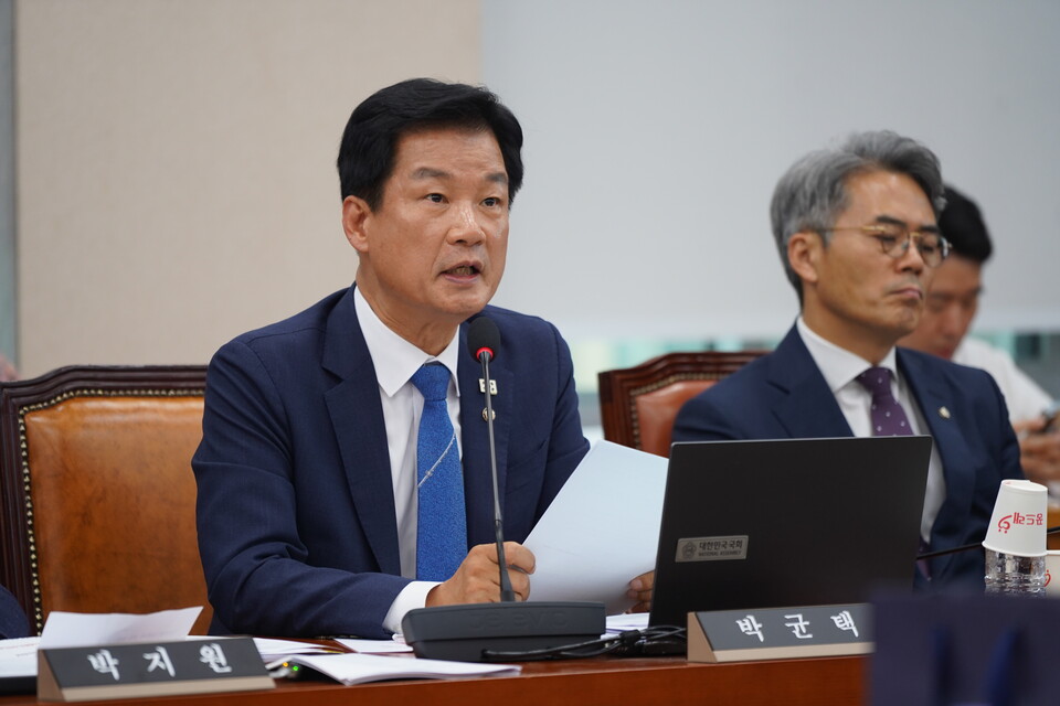 박균택 의원이 국정감사에서 가정법원 사건 처리 지연 이유를 질의하고 있다. /사진=박 의원실