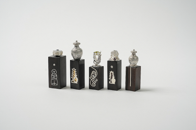 실물 부문 대상에 노영란 작가의 '은상감 인장'./익산시