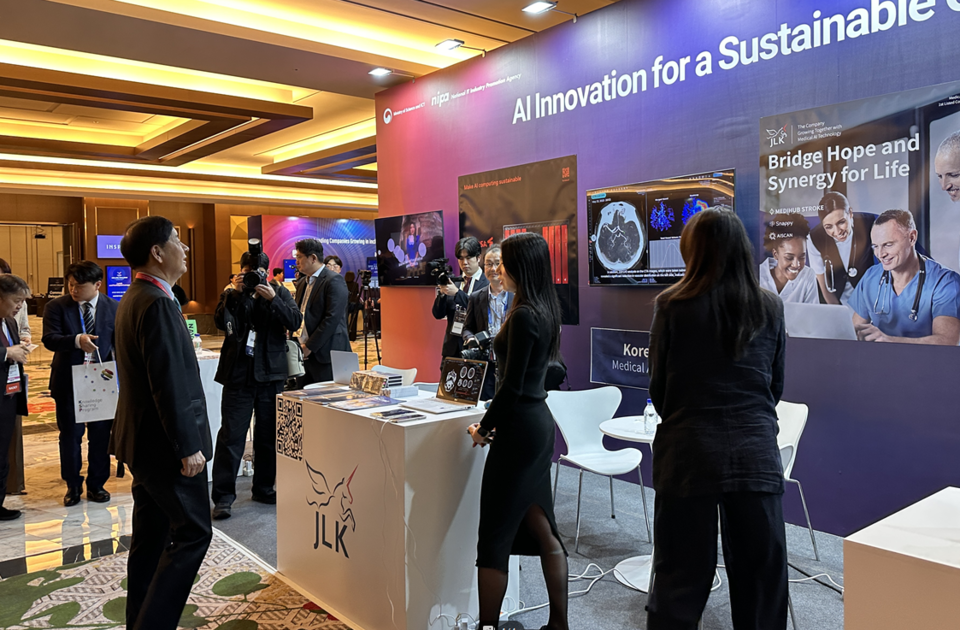 제이엘케이가 ACEC 재무·구조개혁장관회의에 기업 전시사로 참가했다./제이엘케이 제공