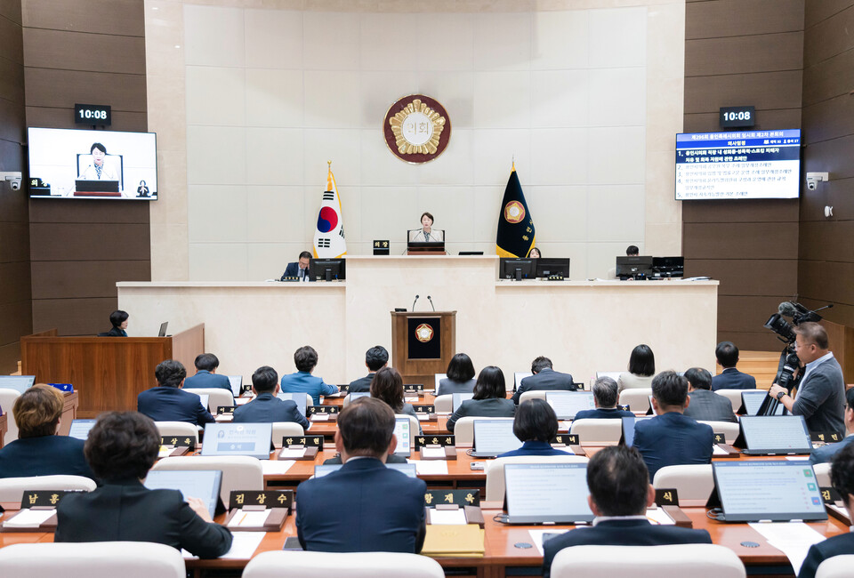 유진선 의장은 “이번 임시회는 시민의 삶과 직결된 정책을 중심으로 시정의 방향성을 정립한 회기였다”며 “의회는 앞으로도 지속가능한 도시 성장과 시민 안전, 복지 강화를 위해 책임 있는 의정활동을 이어가겠다”고 말했다./ 용인특례시의회 제공